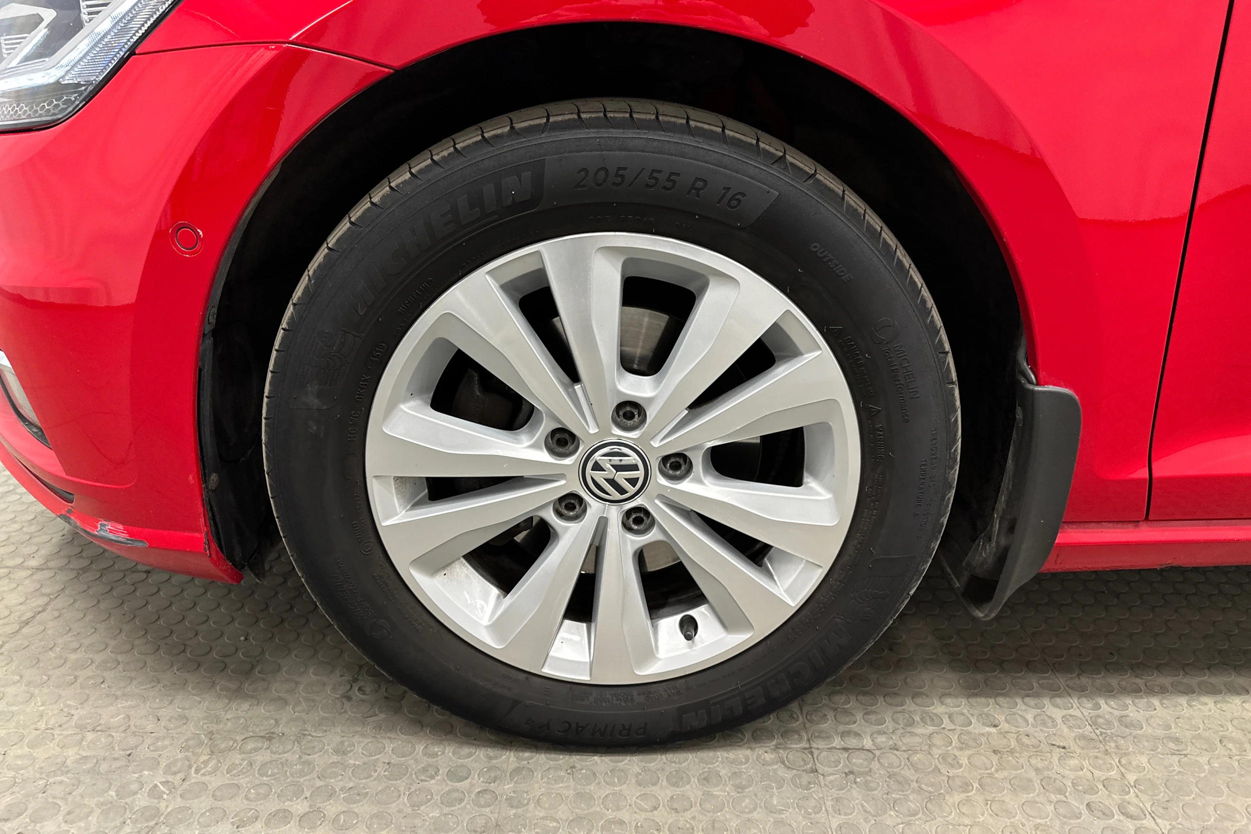 punainen Volkswagen Golf 2018 kuva 13.