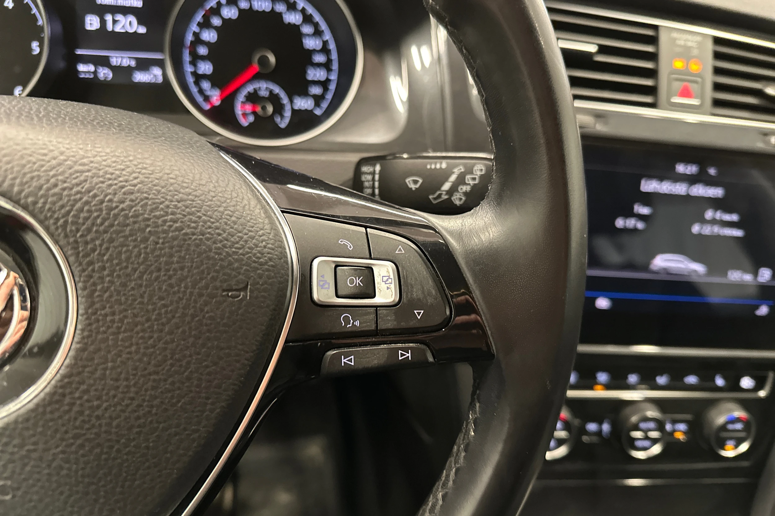 punainen Volkswagen Golf 2018 kuva 16.