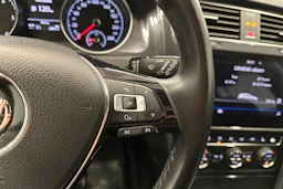 punainen Volkswagen Golf 2018 kuva 16.