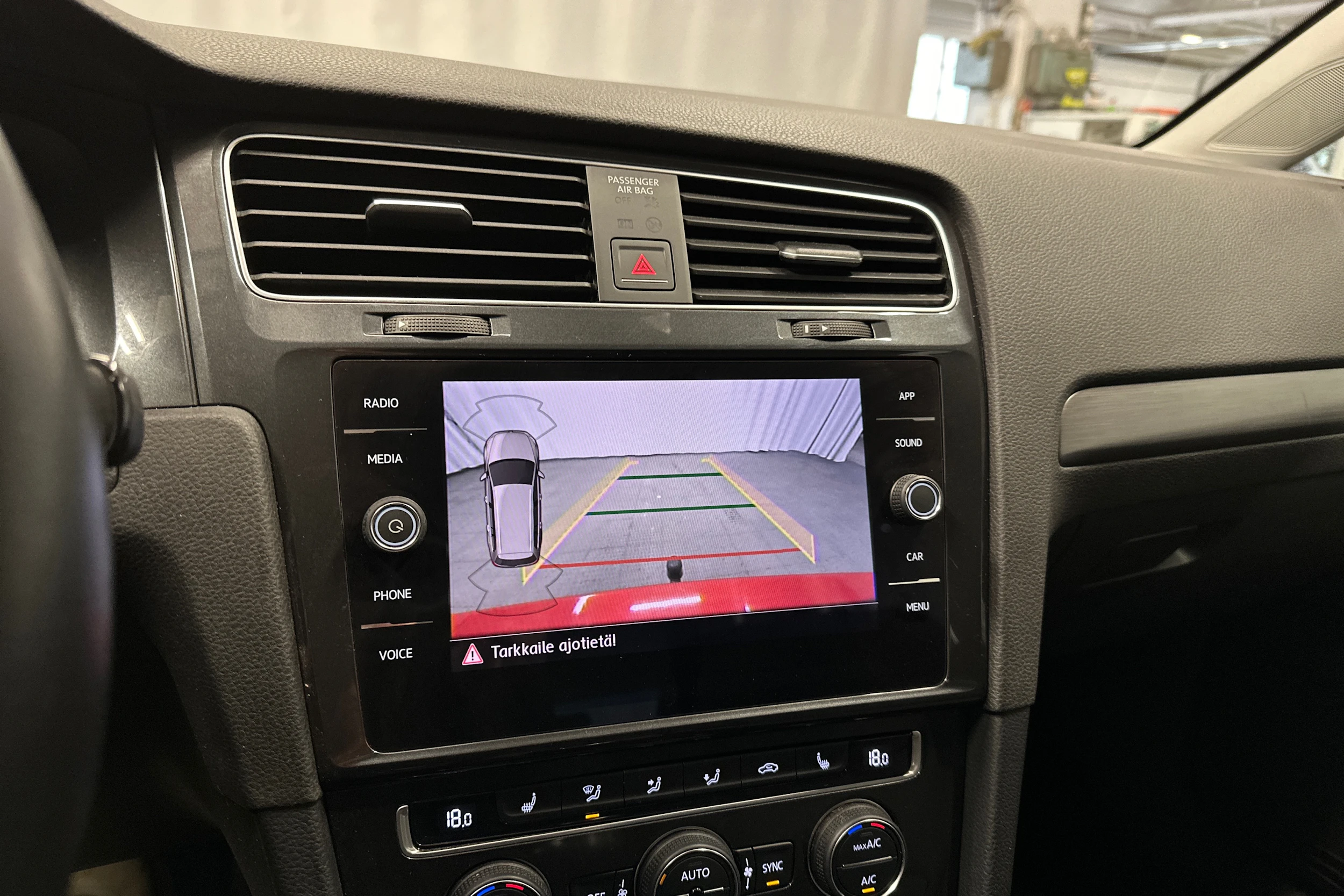 punainen Volkswagen Golf 2018 kuva 21.