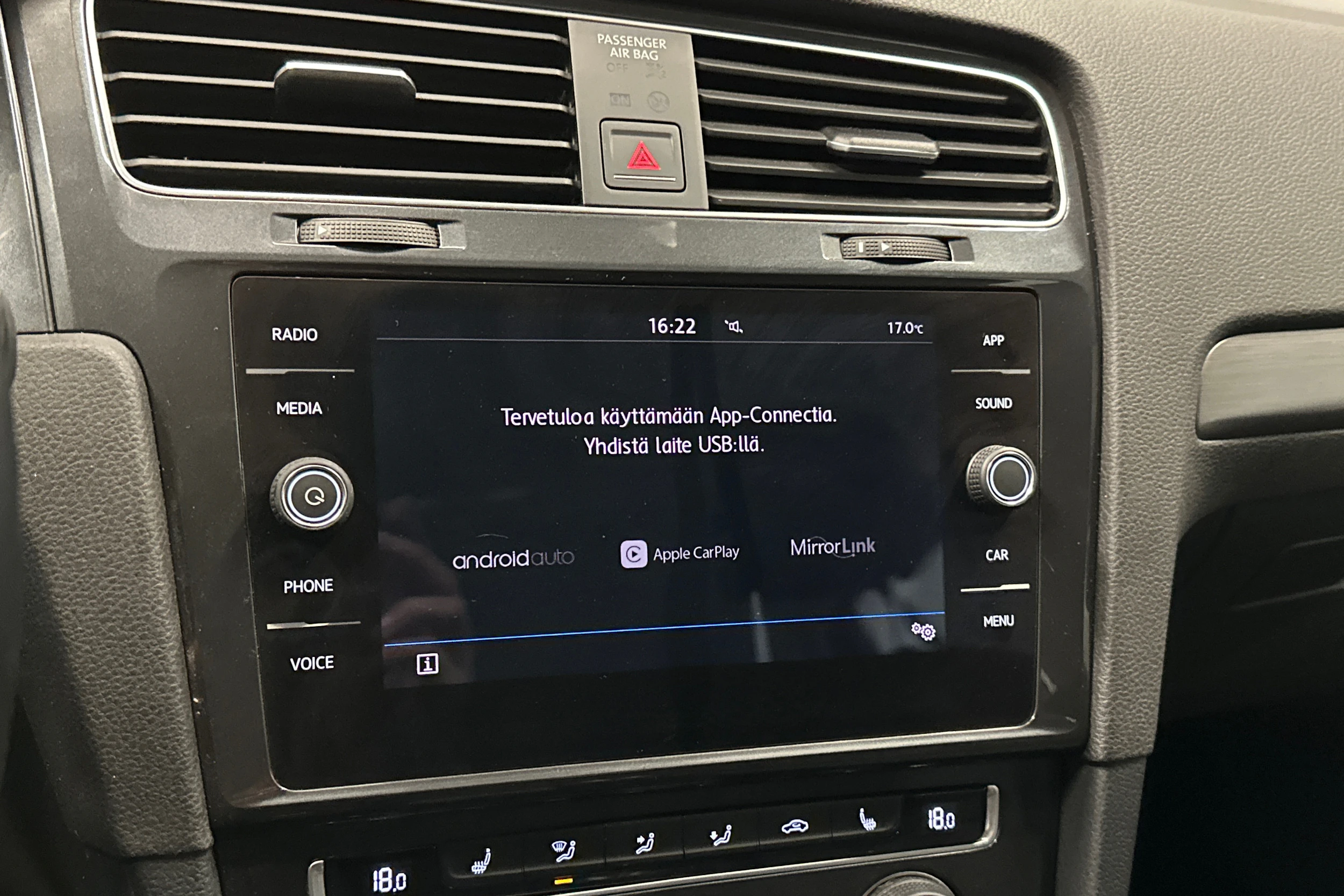 punainen Volkswagen Golf 2018 kuva 22.