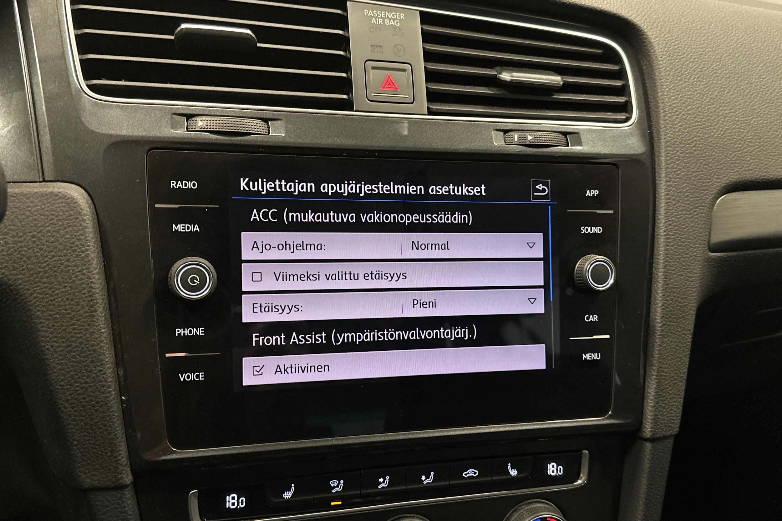 punainen Volkswagen Golf 2018 kuva 23.