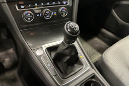 punainen Volkswagen Golf 2018 kuva 26.