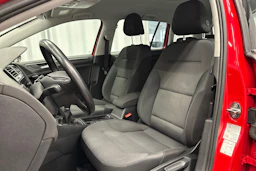punainen Volkswagen Golf 2018 kuva 27.