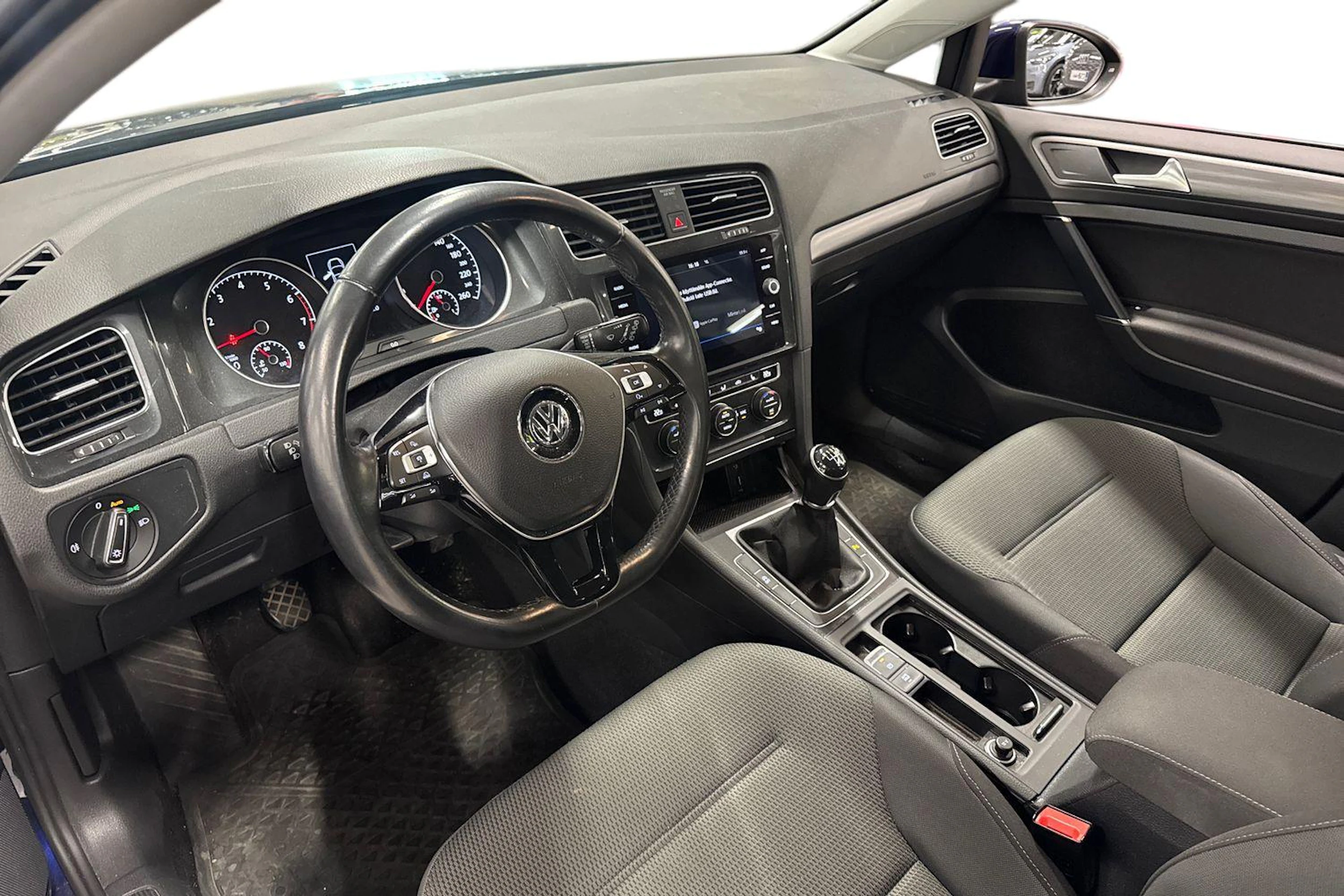 Sininen Volkswagen GOLF 2018 kuva 3.