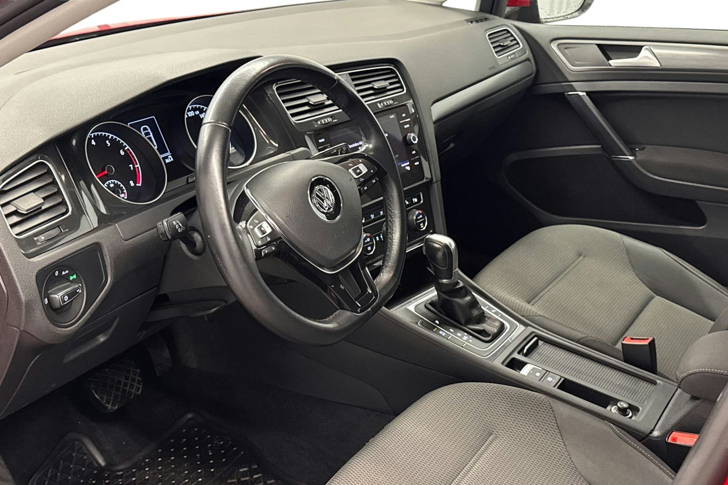 punainen Volkswagen Golf 2018 kuva 7.