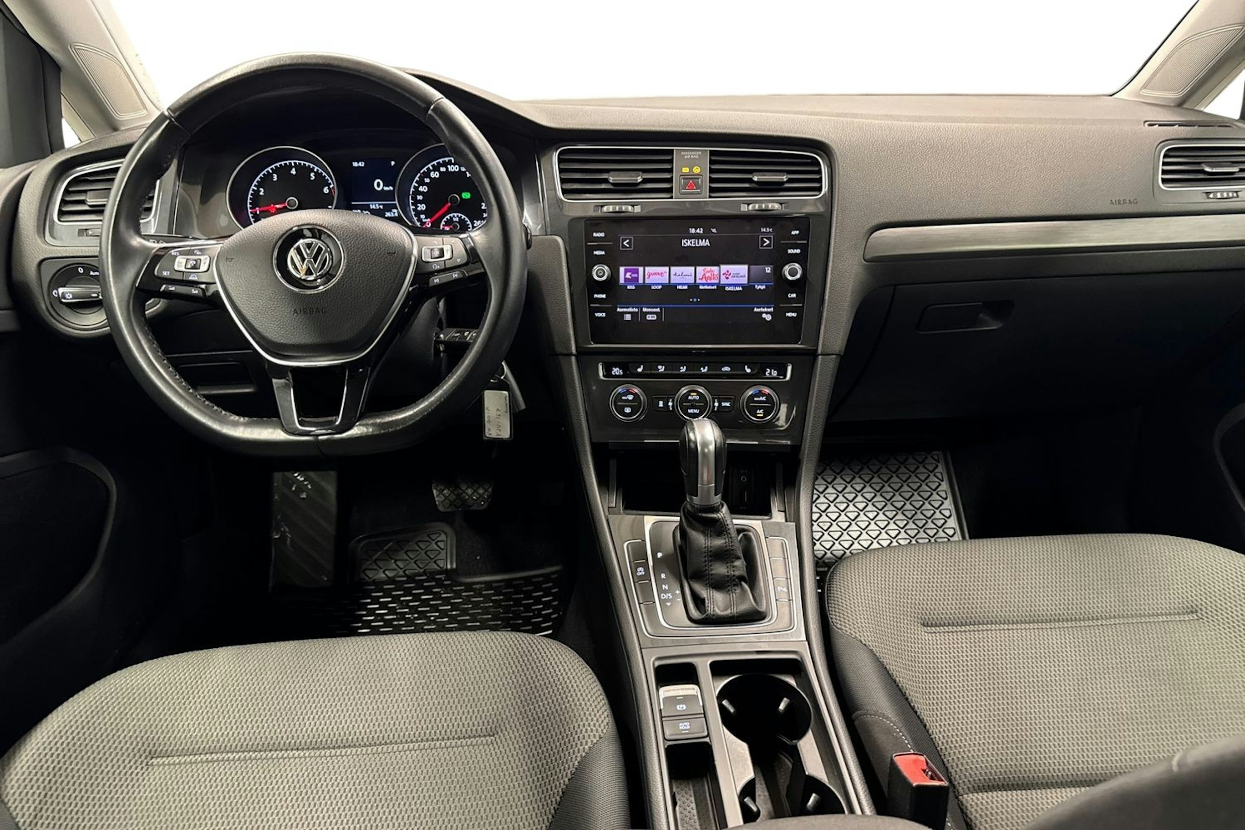 punainen Volkswagen Golf 2018 kuva 9.