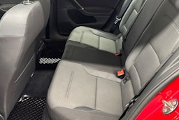 punainen Volkswagen Golf 2018 kuva 10.