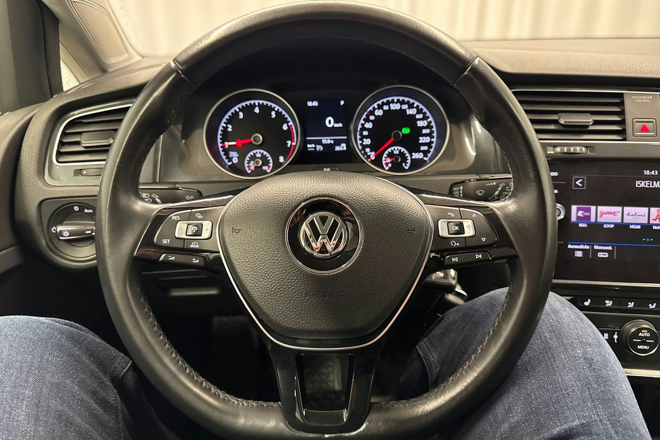 punainen Volkswagen Golf 2018 kuva 14.