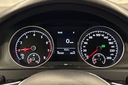 punainen Volkswagen Golf 2018 kuva 15.