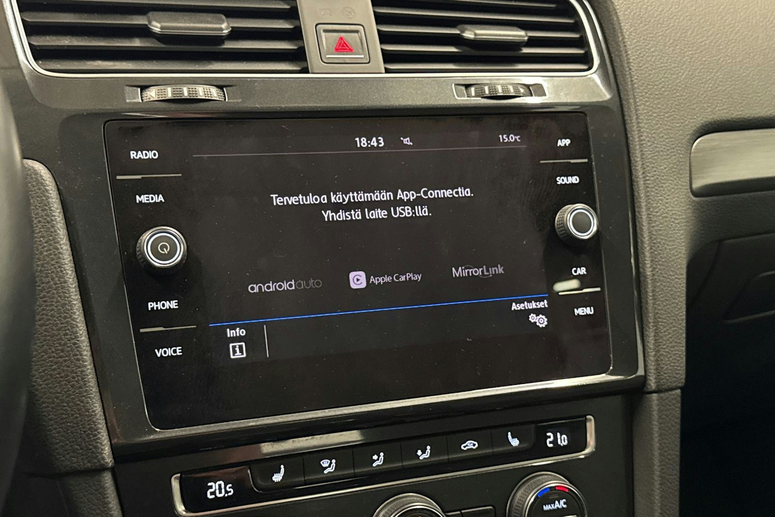 punainen Volkswagen Golf 2018 kuva 17.