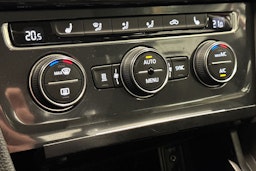 punainen Volkswagen Golf 2018 kuva 19.