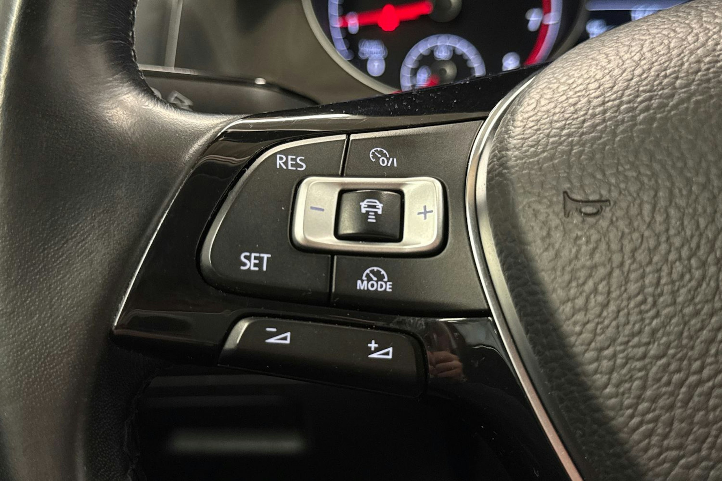 punainen Volkswagen Golf 2018 kuva 21.