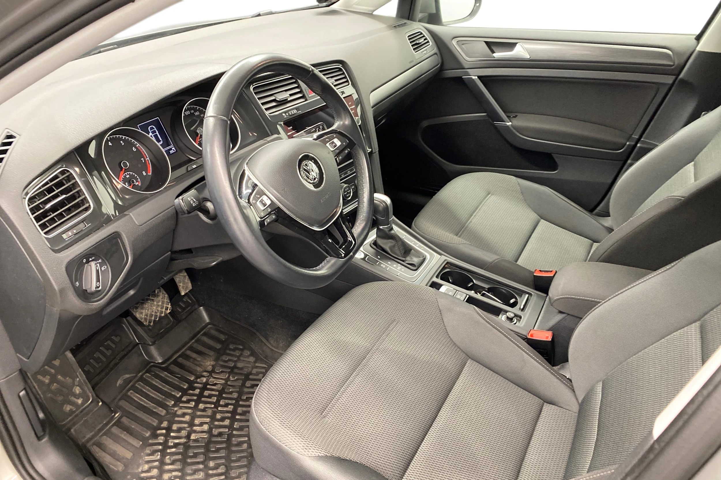 harmaa Volkswagen Golf 2018 kuva 6.