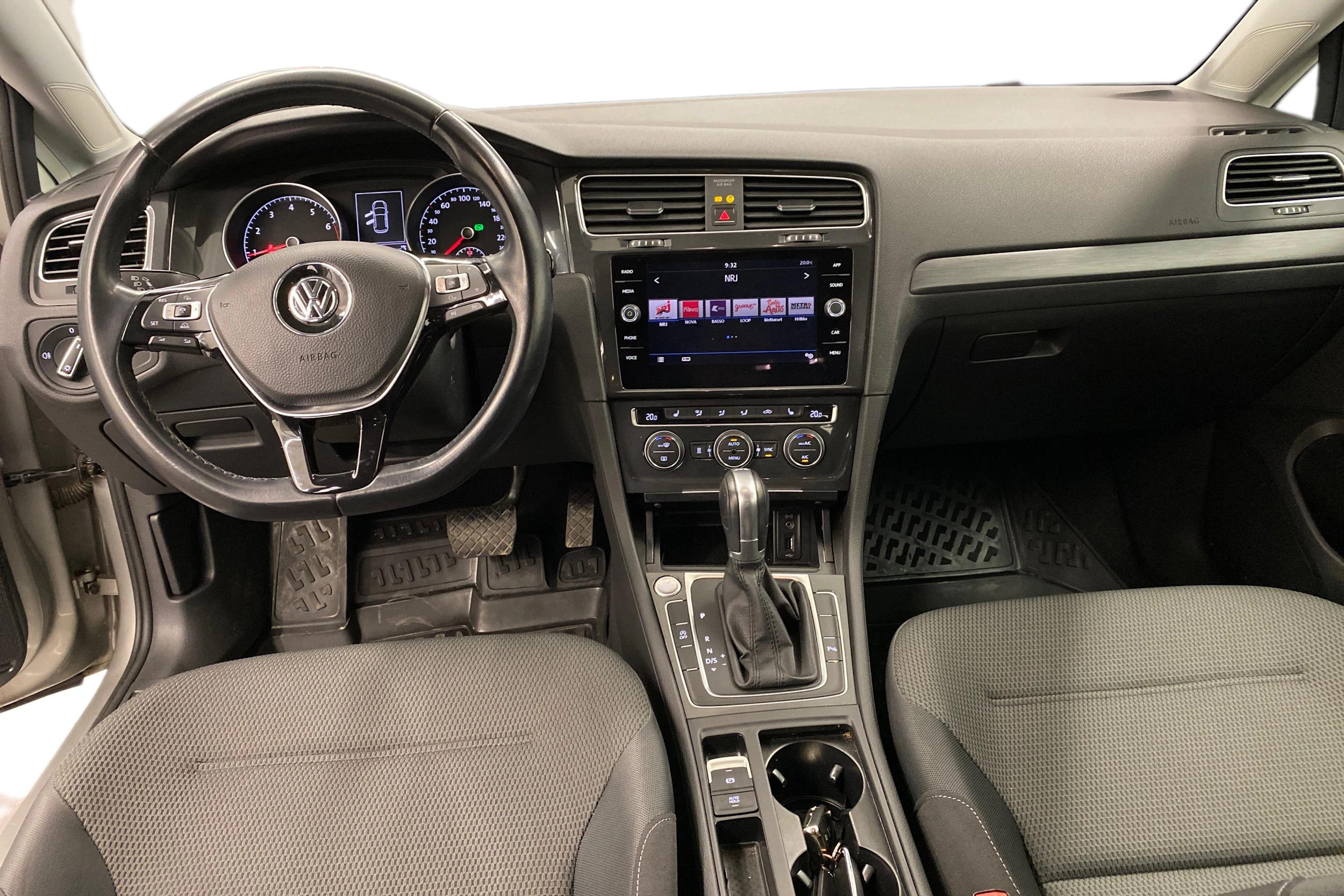 harmaa Volkswagen Golf 2018 kuva 7.