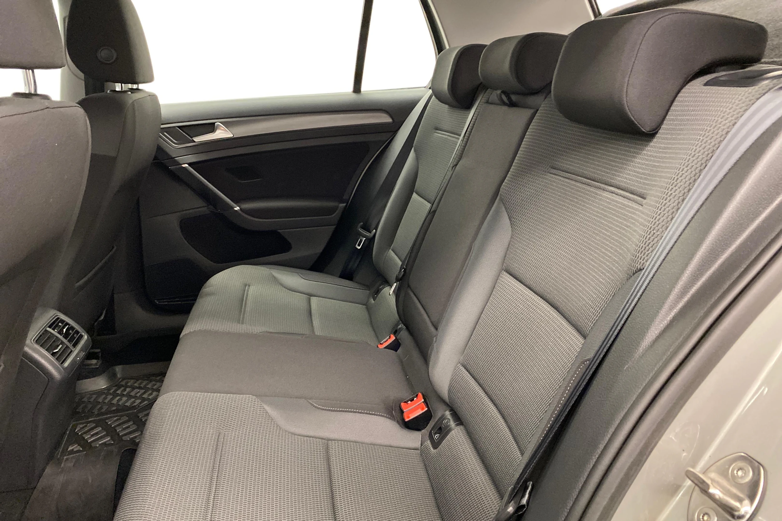 harmaa Volkswagen Golf 2018 kuva 8.