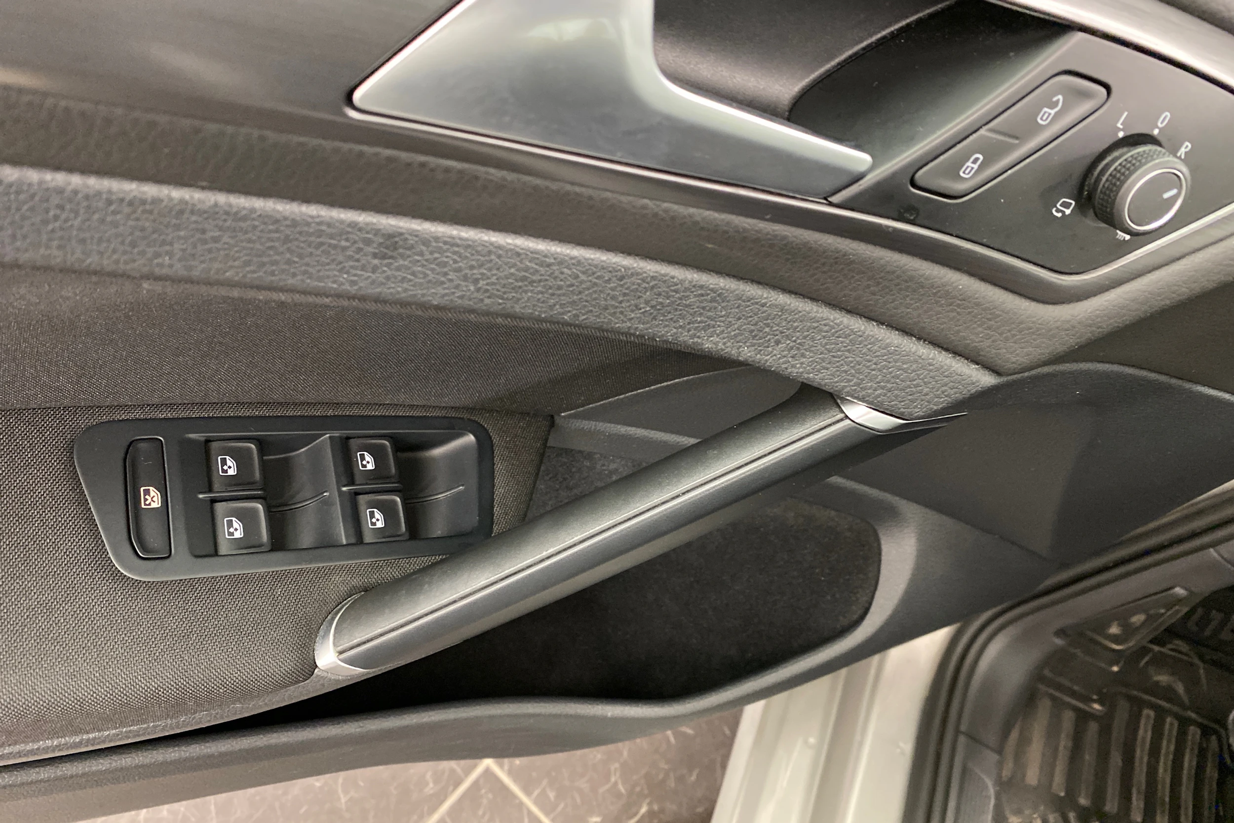 harmaa Volkswagen Golf 2018 kuva 13.