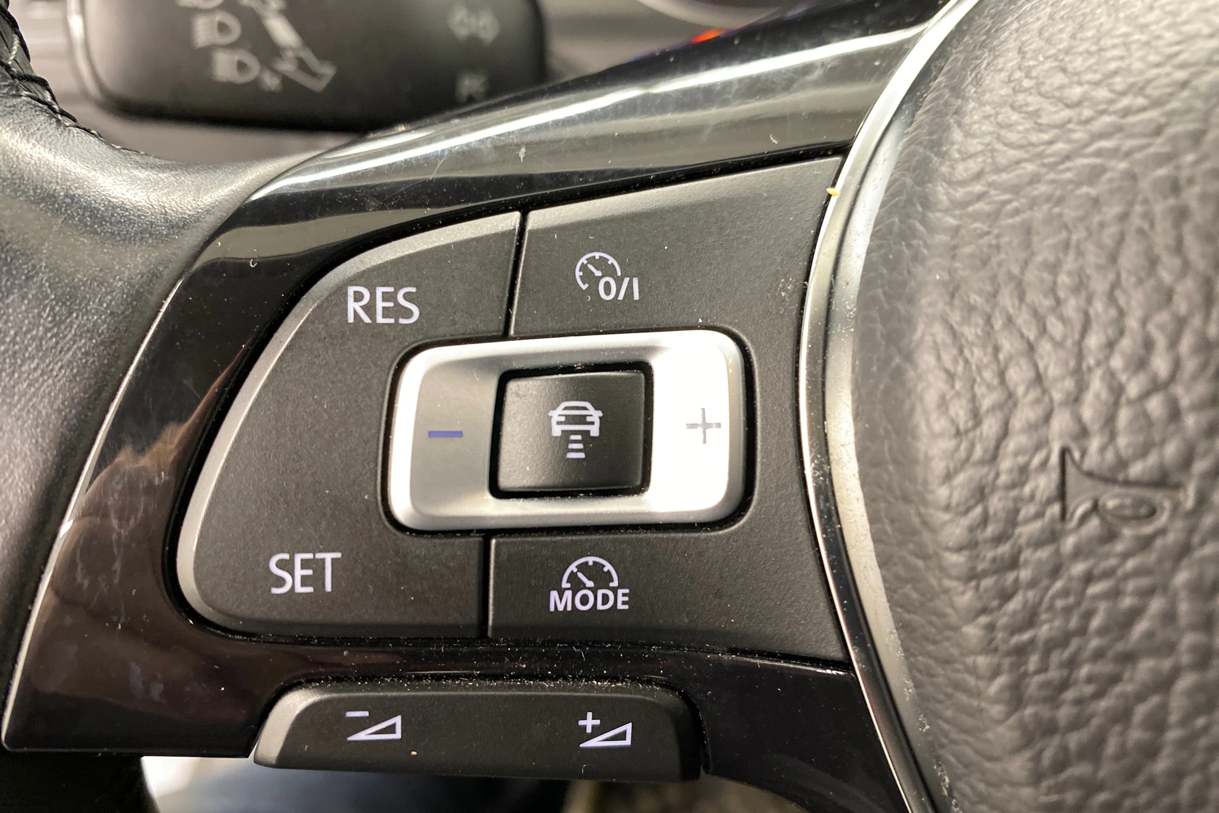 harmaa Volkswagen Golf 2018 kuva 15.