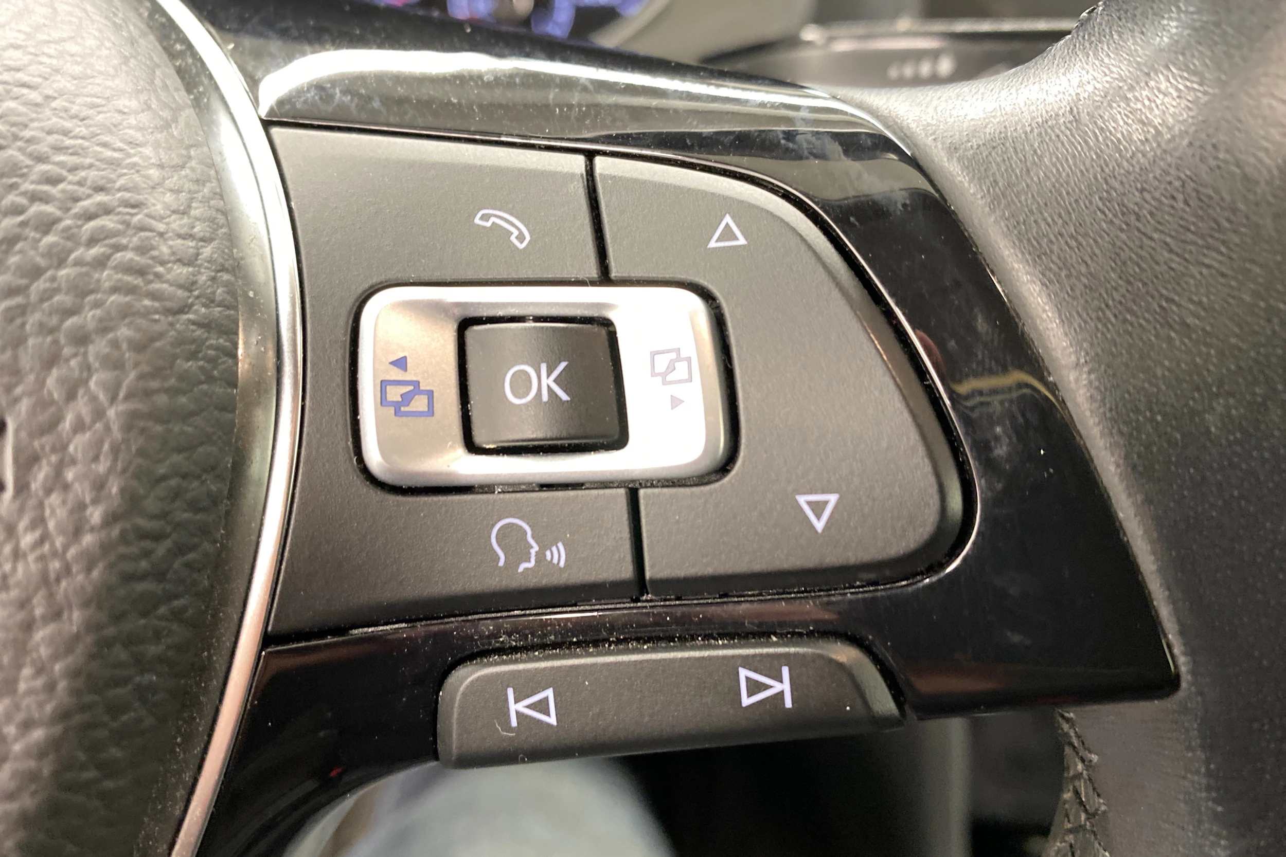 harmaa Volkswagen Golf 2018 kuva 16.