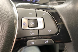 harmaa Volkswagen Golf 2018 kuva 16.