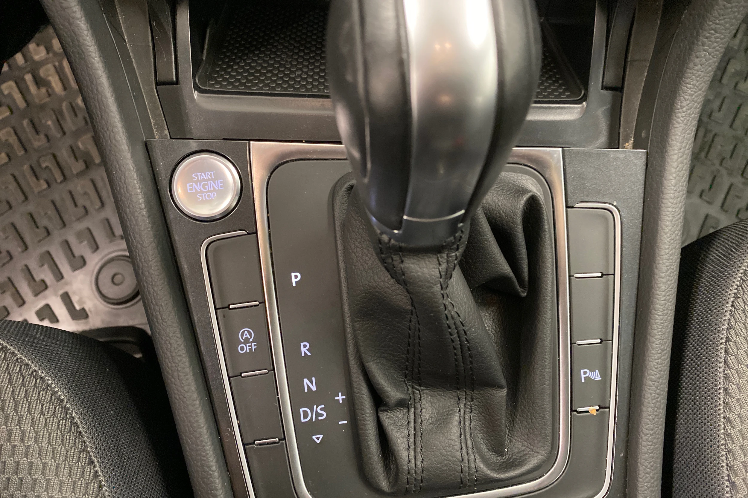 harmaa Volkswagen Golf 2018 kuva 19.