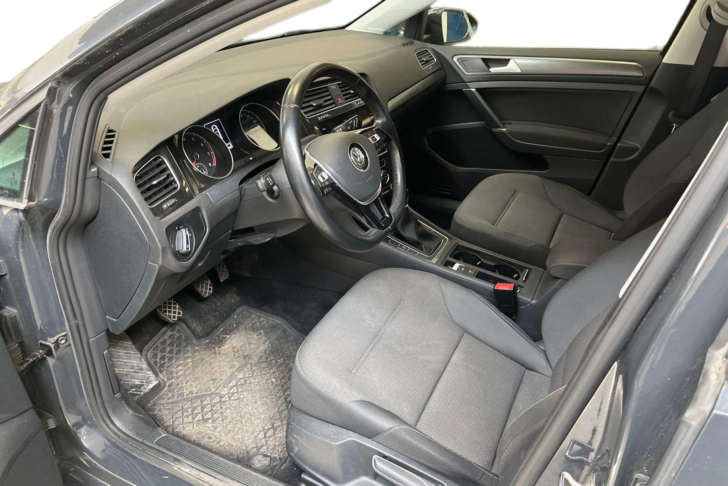 harmaa Volkswagen Golf 2018 kuva 3.