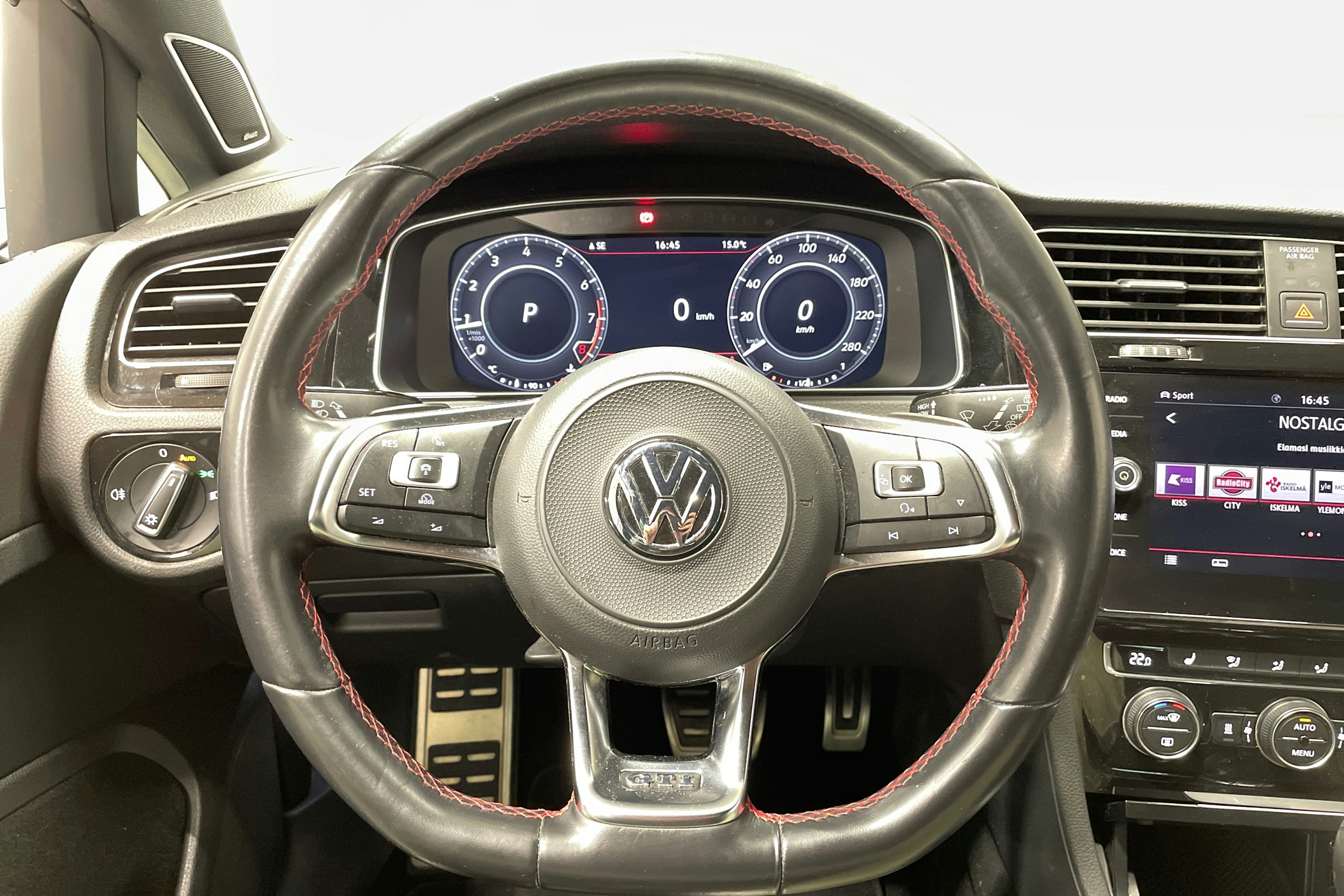 valkoinen Volkswagen Golf 2018 kuva 12.