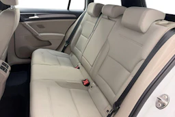 valkoinen Volkswagen Golf 2018 kuva 8.
