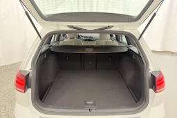 valkoinen Volkswagen Golf 2018 kuva 11.