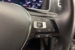 valkoinen Volkswagen Golf 2018 kuva 15.