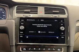 valkoinen Volkswagen Golf 2018 kuva 18.