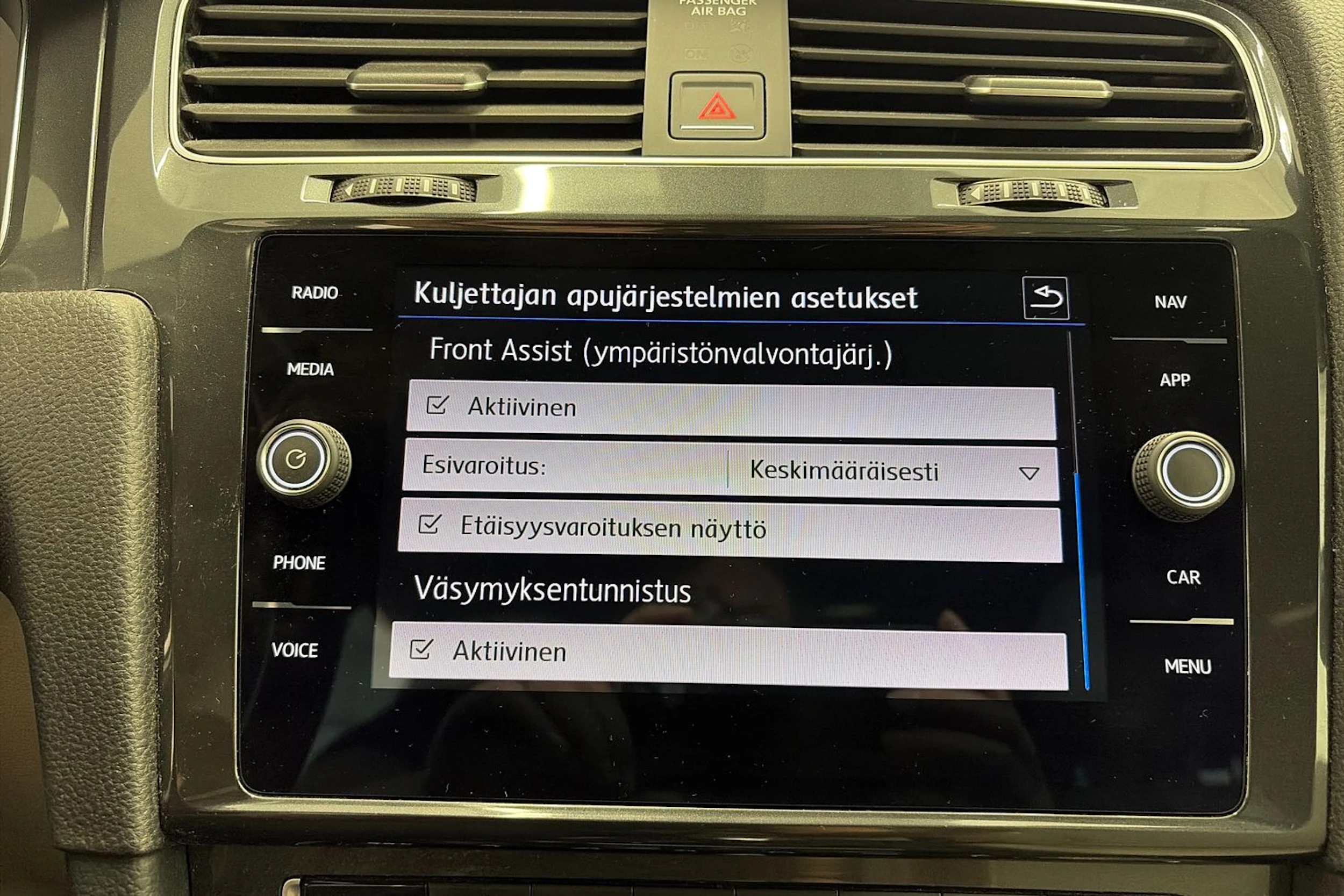 valkoinen Volkswagen Golf 2018 kuva 20.