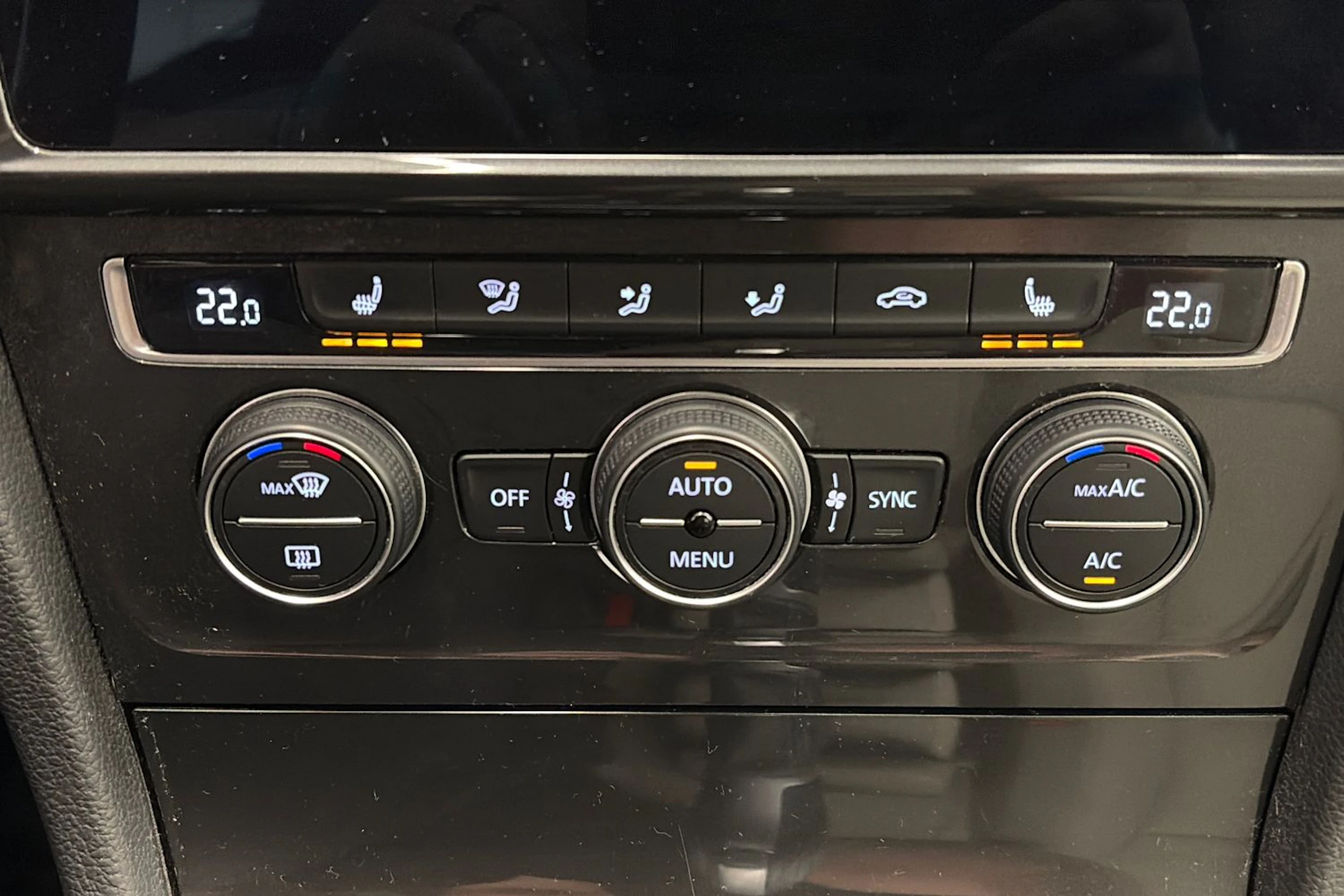 valkoinen Volkswagen Golf 2018 kuva 21.