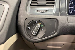valkoinen Volkswagen Golf 2018 kuva 22.