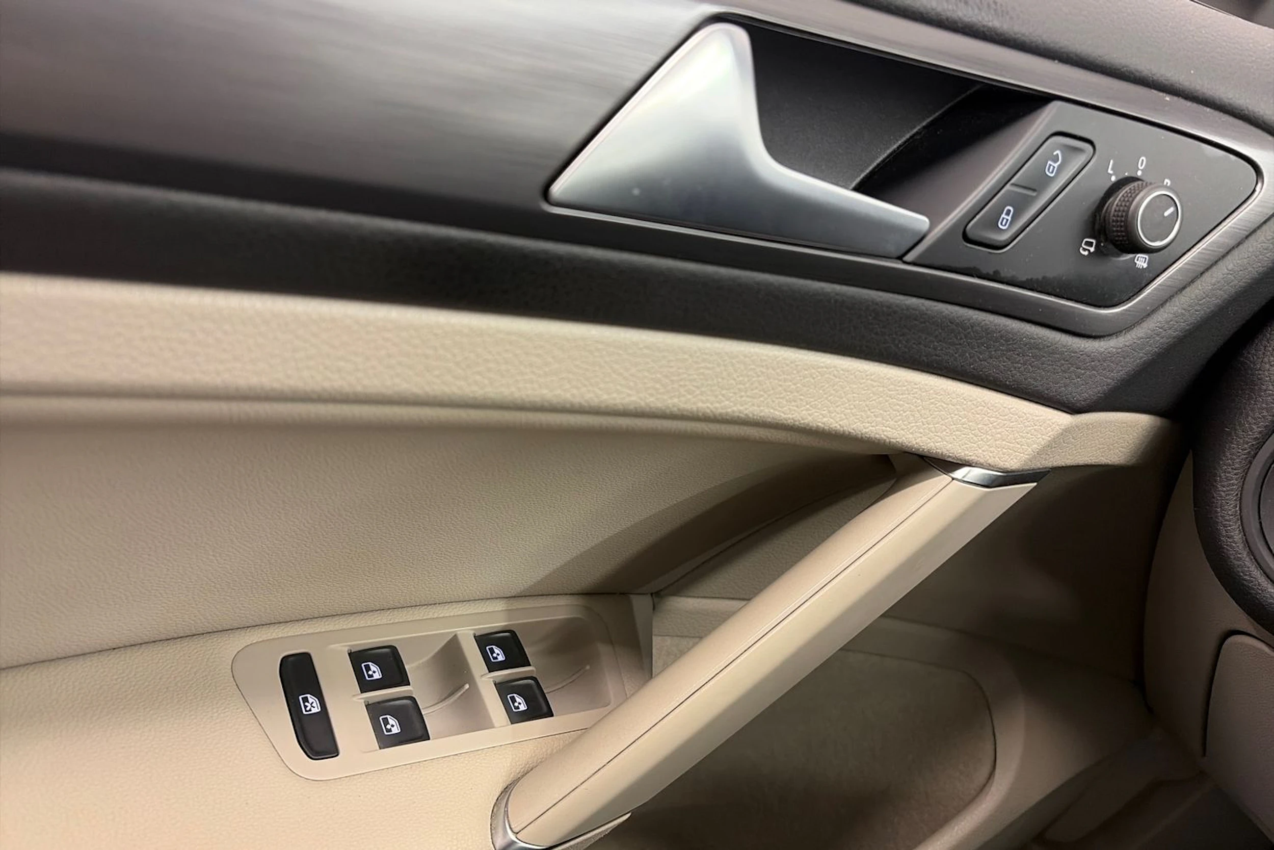 valkoinen Volkswagen Golf 2018 kuva 23.