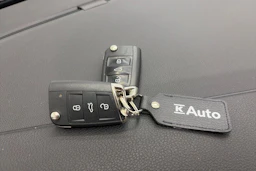 valkoinen Volkswagen Golf 2018 kuva 24.