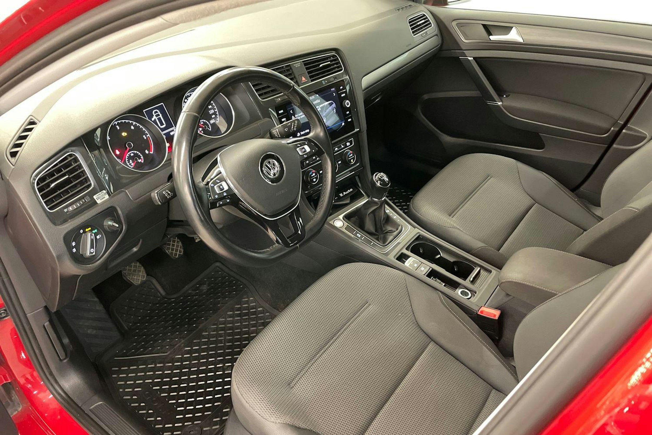 punainen Volkswagen Golf 2018 kuva 7.