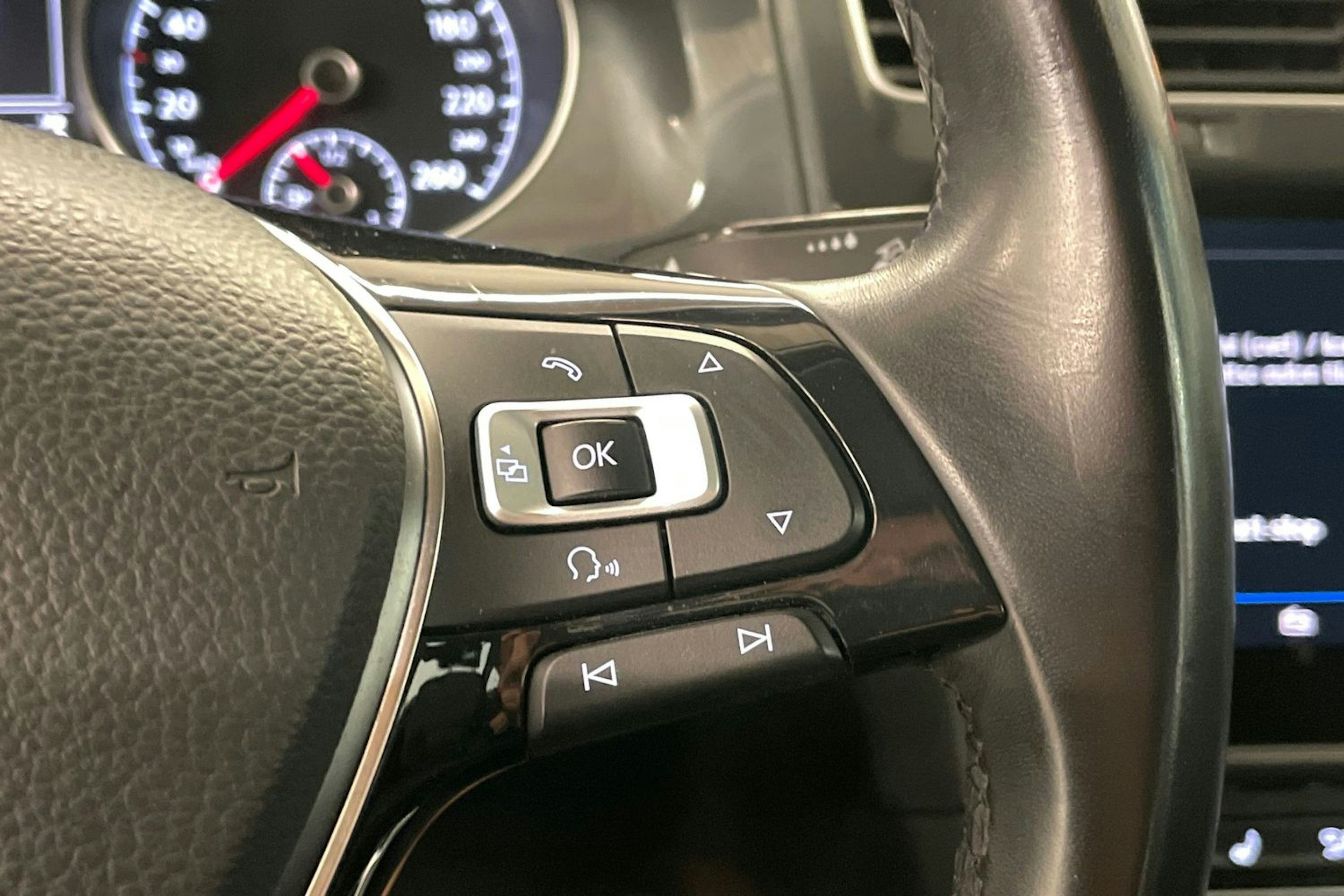 punainen Volkswagen Golf 2018 kuva 16.