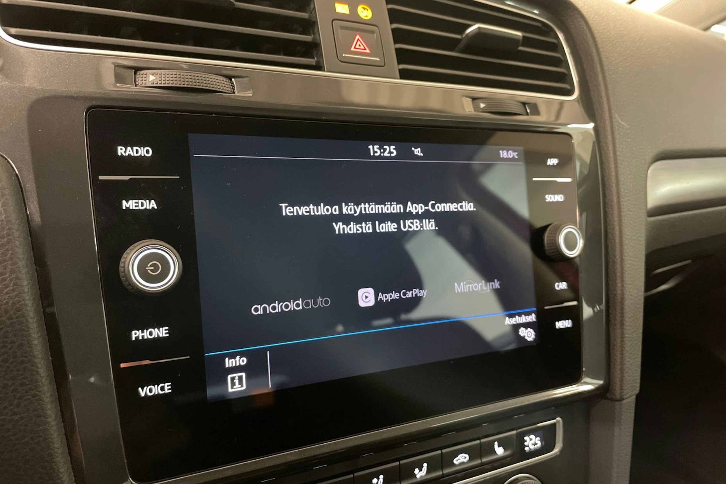 punainen Volkswagen Golf 2018 kuva 18.