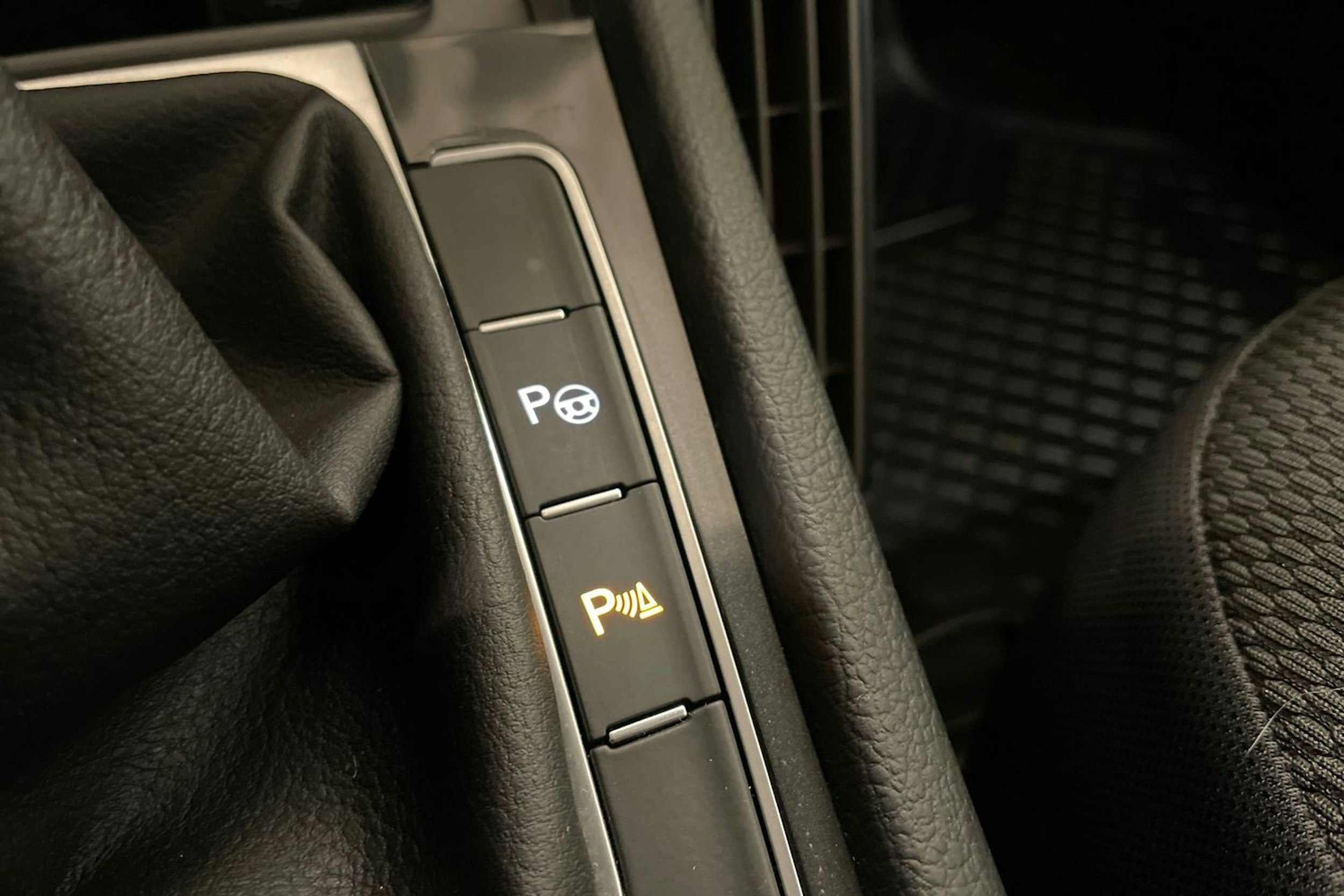 punainen Volkswagen Golf 2018 kuva 21.