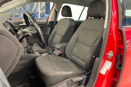 punainen Volkswagen Golf 2018 kuva 22.