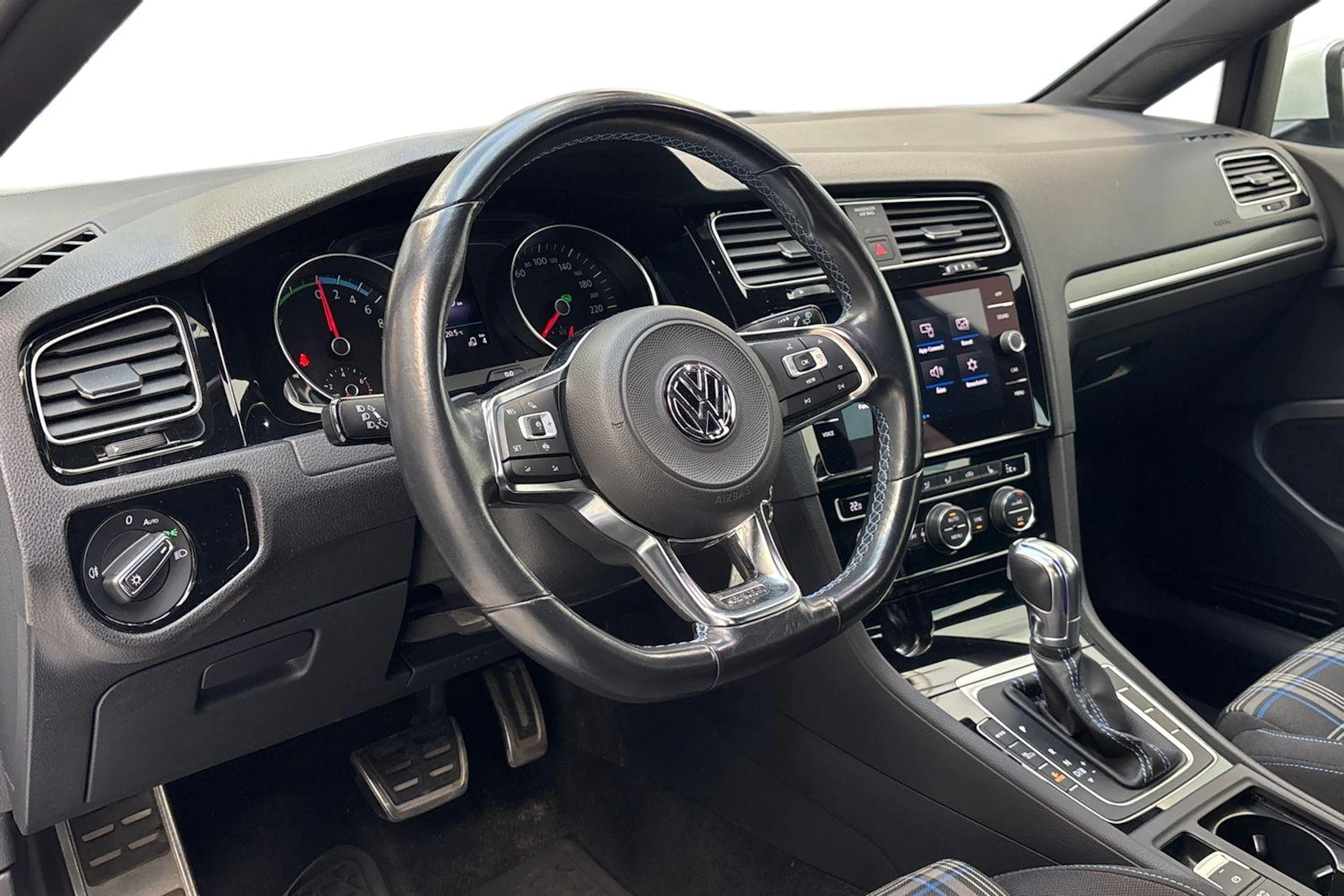 valkoinen Volkswagen Golf 2018 kuva 6.