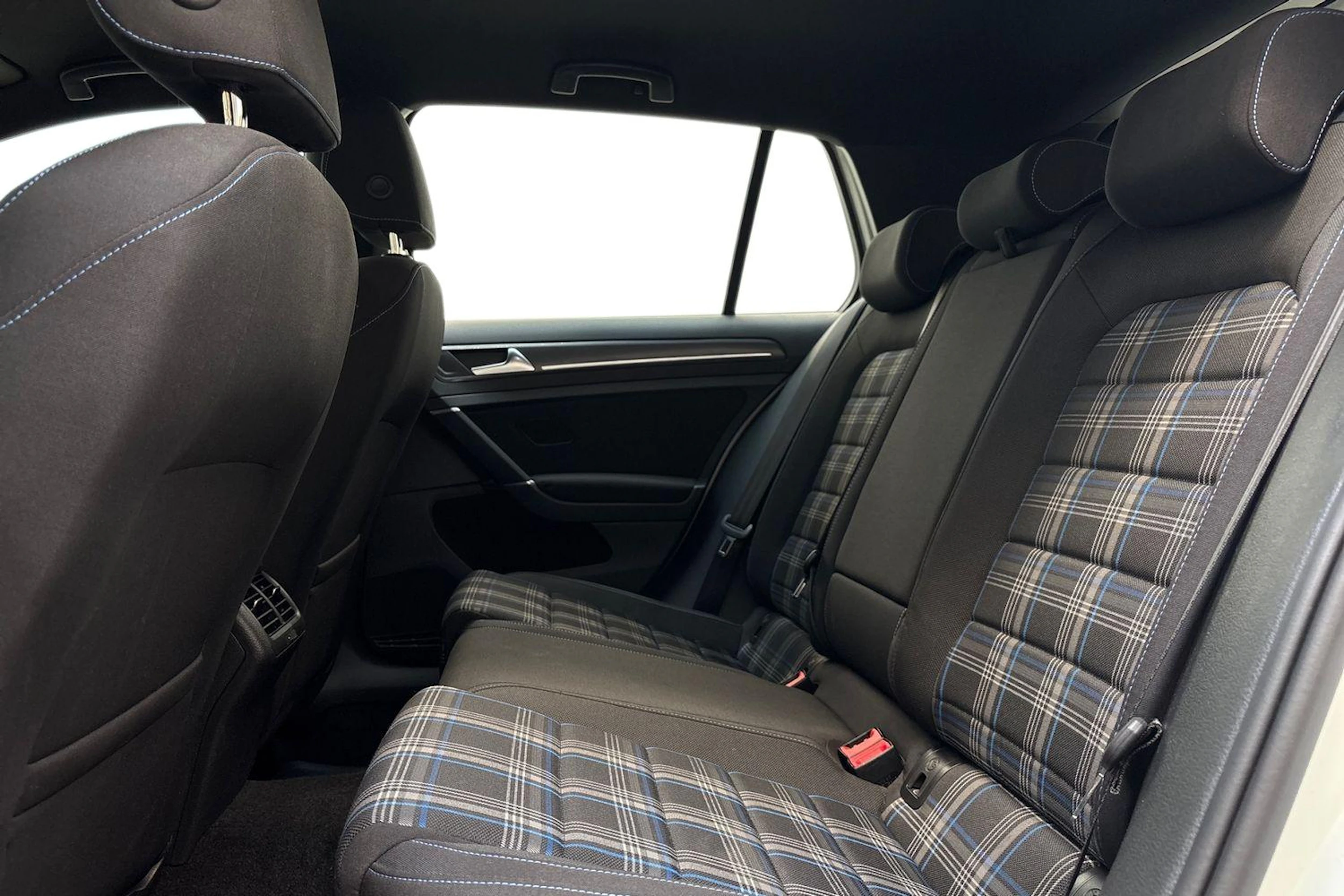 valkoinen Volkswagen Golf 2018 kuva 8.
