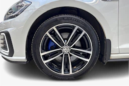 valkoinen Volkswagen Golf 2018 kuva 9.