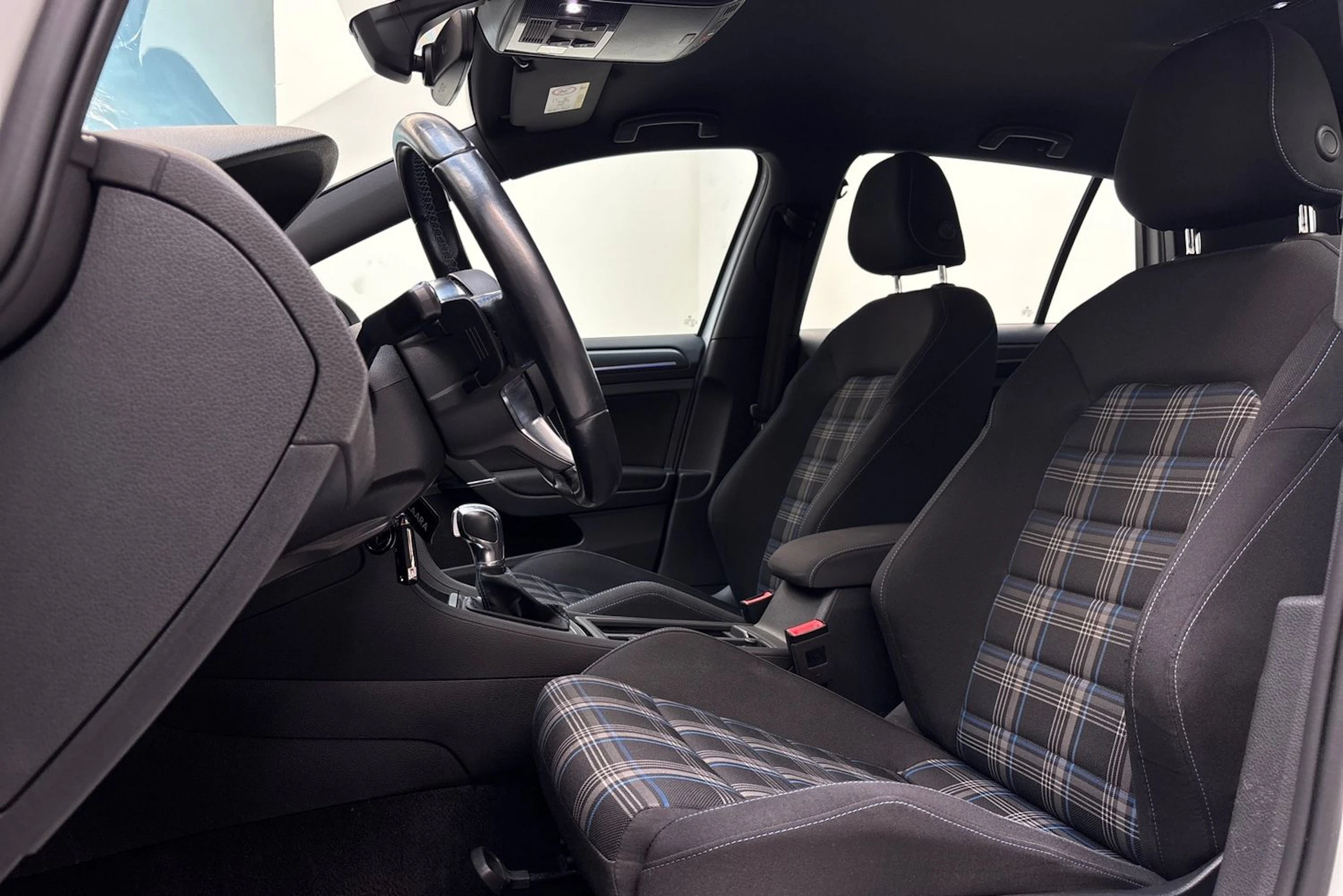valkoinen Volkswagen Golf 2018 kuva 11.