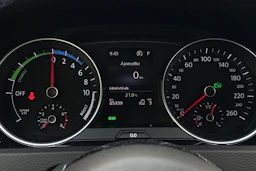 valkoinen Volkswagen Golf 2018 kuva 12.
