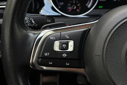 valkoinen Volkswagen Golf 2018 kuva 13.