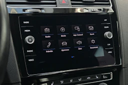 valkoinen Volkswagen Golf 2018 kuva 15.