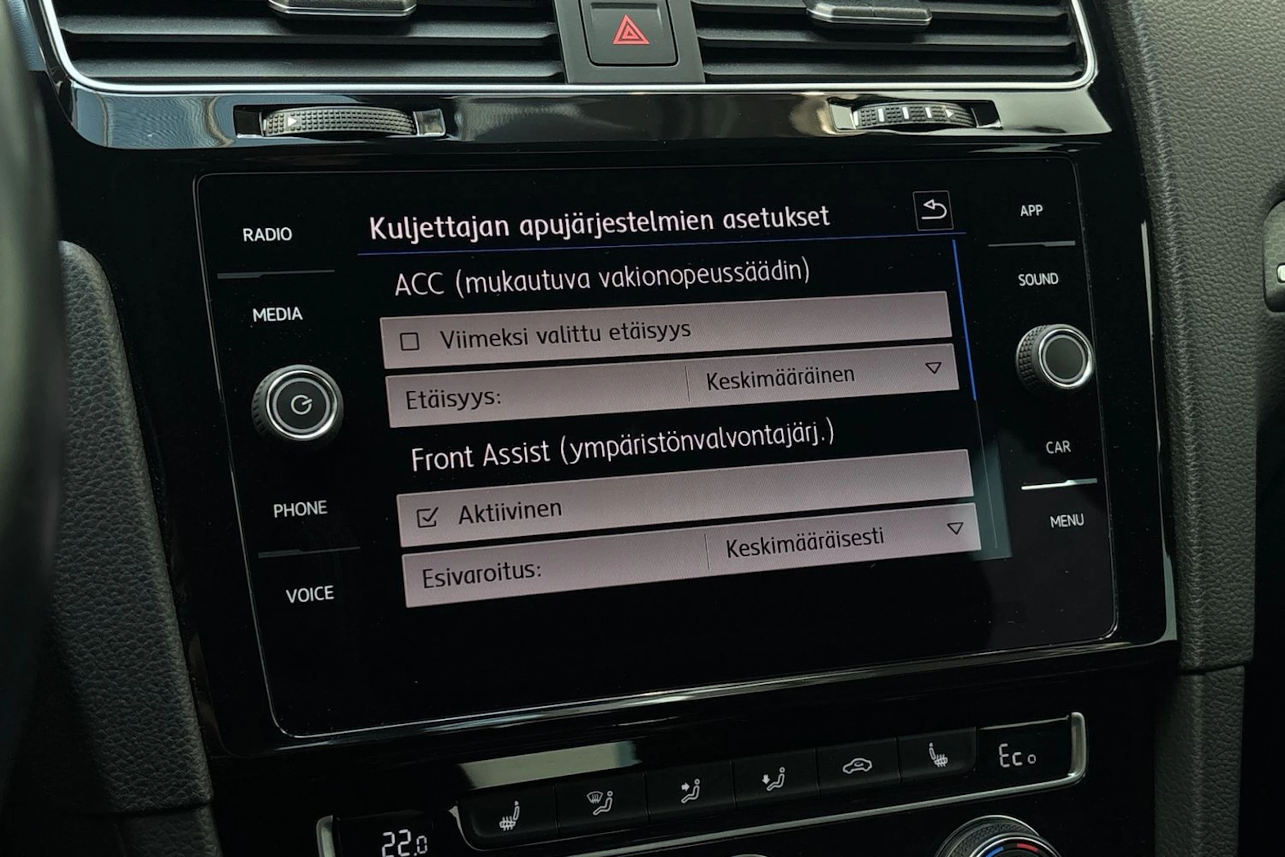 valkoinen Volkswagen Golf 2018 kuva 18.