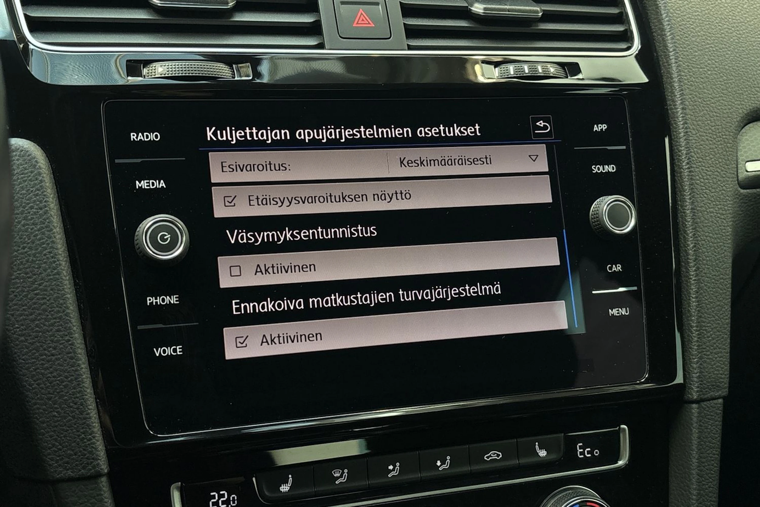 valkoinen Volkswagen Golf 2018 kuva 19.